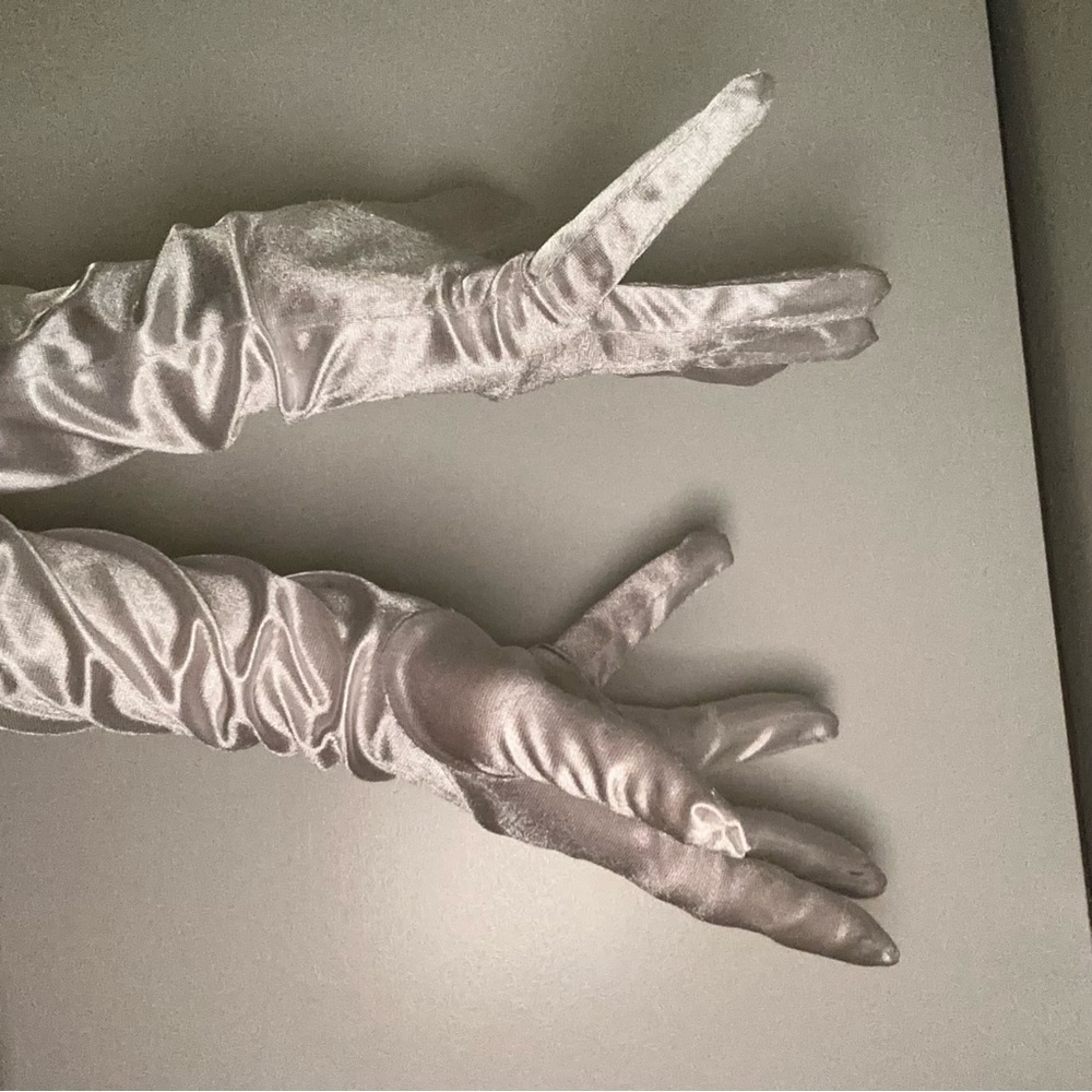 Cosplay gloves recommend for women with delicate hands